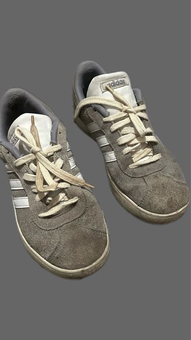 Кросівки  Adidas ціна з олх доставкою
