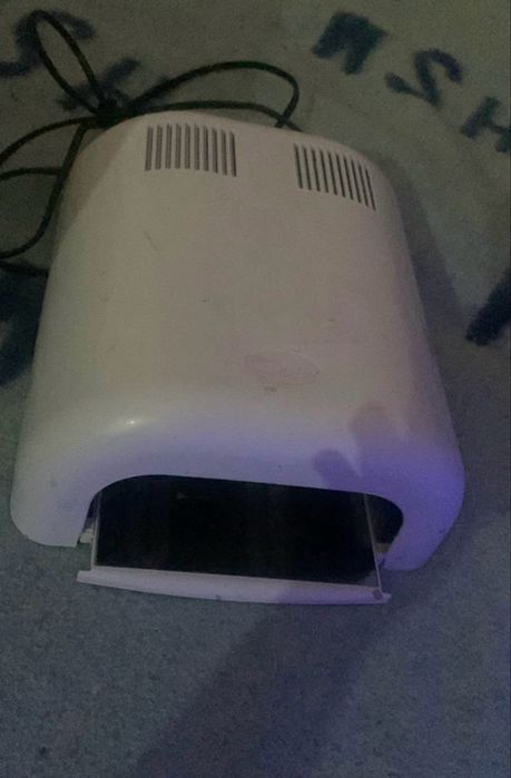 Cabine UV/LED para Unhas de Gel – Usada e Funcional
