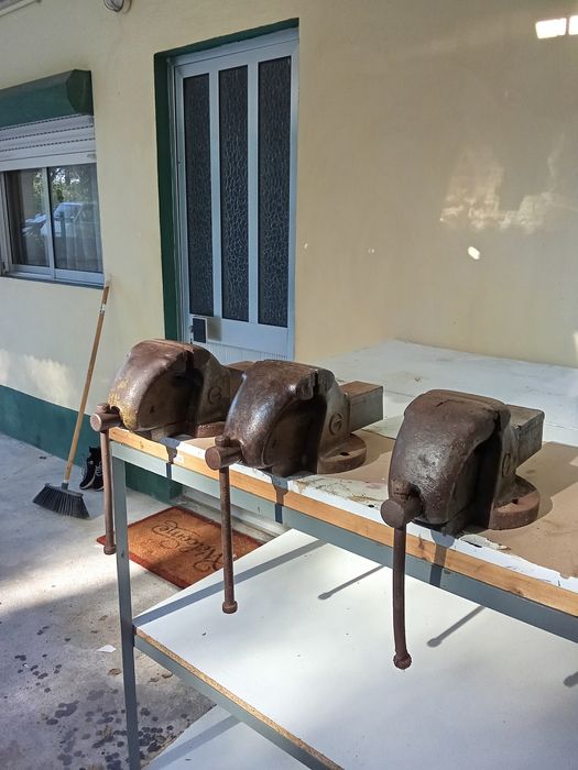 Bancada de trabalho com 3 tampos de 2 ,15 m  Comprimento