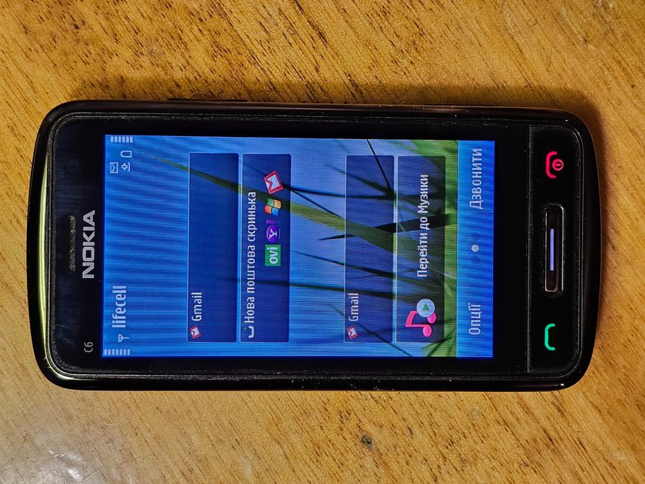 Телефон Nokia C6-01