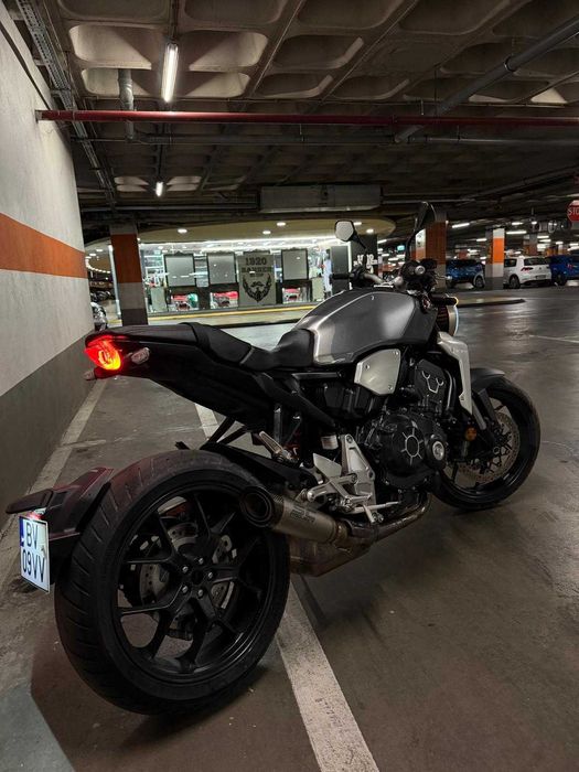 Honda CB 1000 R 2019 // trato de financiamento // aceito trocas, retomas