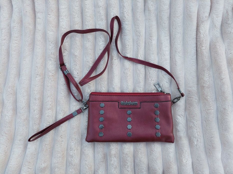 Сумочка цвета бургунди, клатч