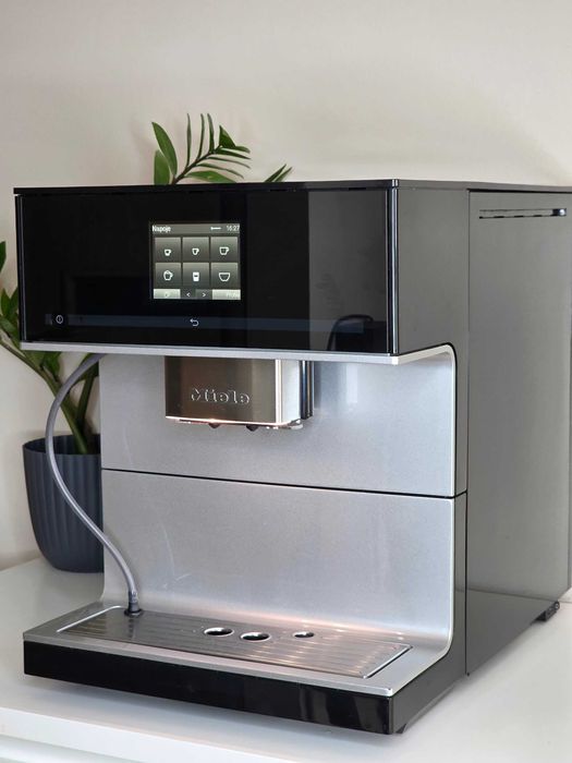 Ekspres Miele CM 7300 czarny, OneTouch, auto.wys.wylewki, dotykowy wyś