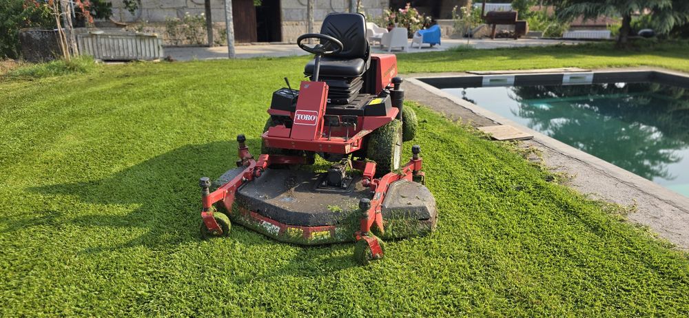 Corta relvas Toro Groundmaster 223D