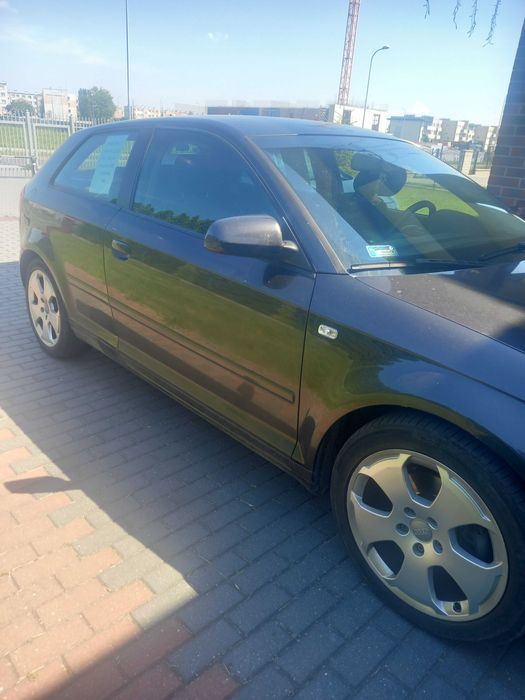 Samochod audi 3 osobowe