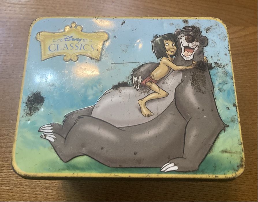 Caixa em folha da Flandres com música de 1964