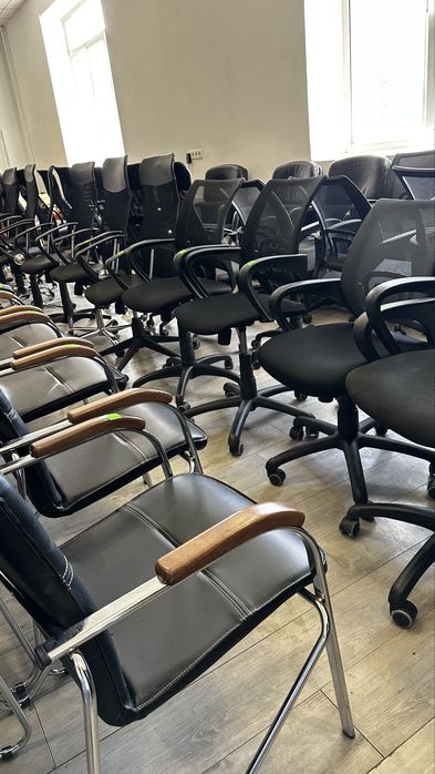 Срочная распродажа Офисная мебель Кресла стулья Крісла стульці Дивани