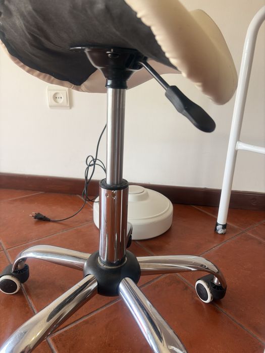 Mocho de Estética Ergonómico (Sela)