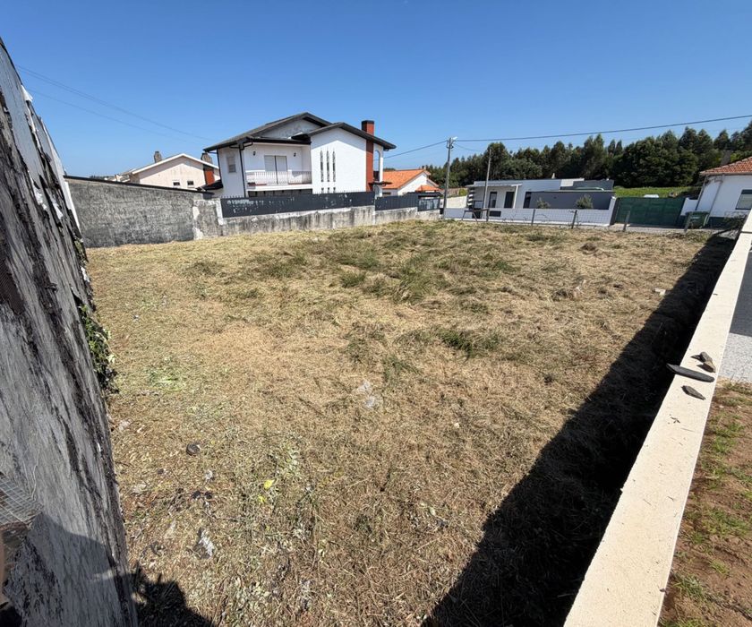 Terreno para Construção com Projeto Aprovado para Moradia