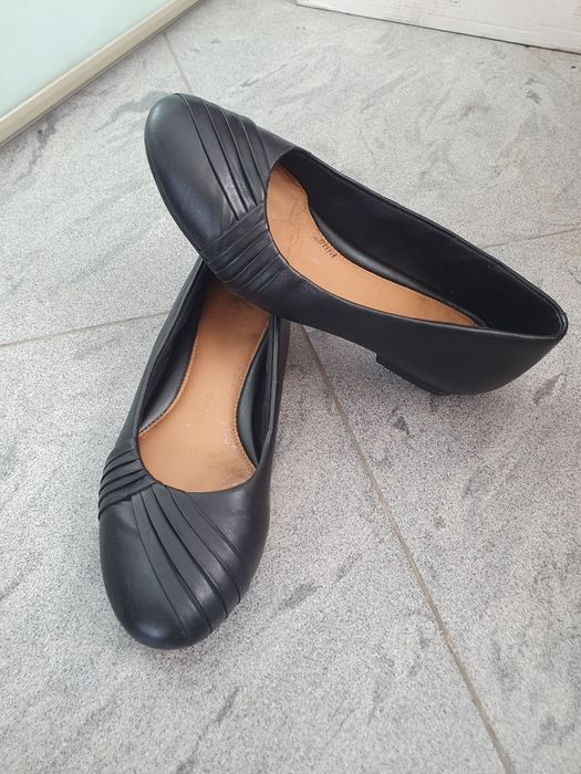 Шкіряні туфлі лофери Clarks 39 босоніжки