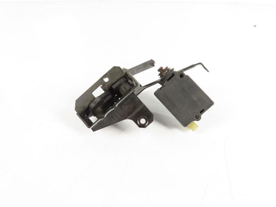 Fecho Óculo Mala Bmw 5 Touring Ref: 51248238469 / 8384069 1996 - 2004