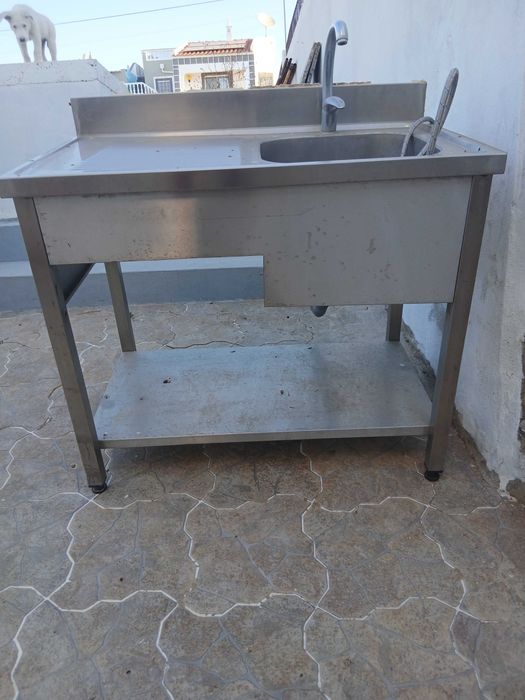 Bancada Lava-Loiça Inox Profissional — Completa, com Torneiras, Pedal e Esgoto | Como Nova!