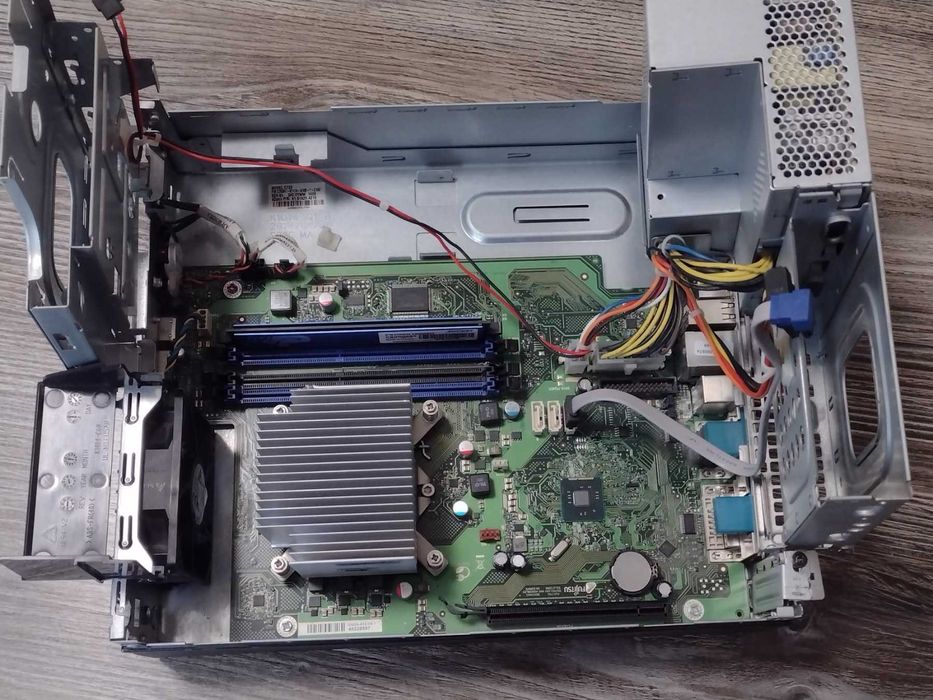 Комп Fujitsu Esprimo C720 sff. . Intel Pentium G3250 s1150