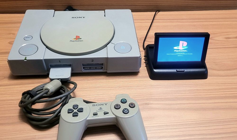 Zestaw Konsola Sony PlayStation PSX + PAD+ Gra + okablowanie
