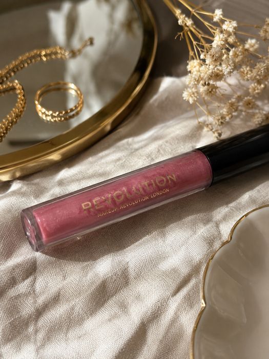 Makeup Revolution matowa pomadka w płynie różowa mauve