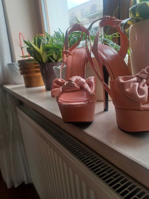 Buty szpilki koturn