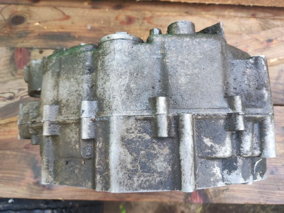 Kartery silnika Yamaha SR125 125 10F komplet obudowa silnika blok silnika