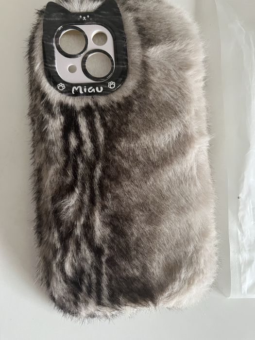 Futrzane etui do iPhone 13