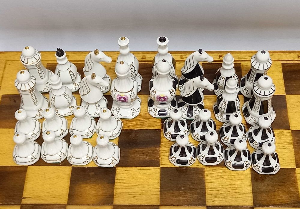 Porcelanowe szachy, Ćmielów