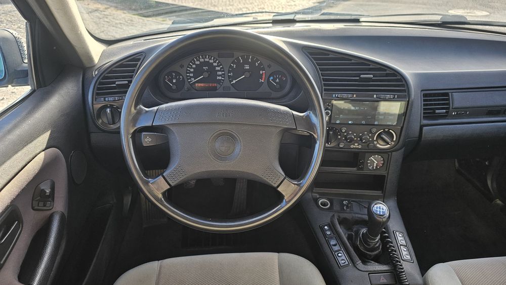 BMW E36 318is - Sedan — photo 5