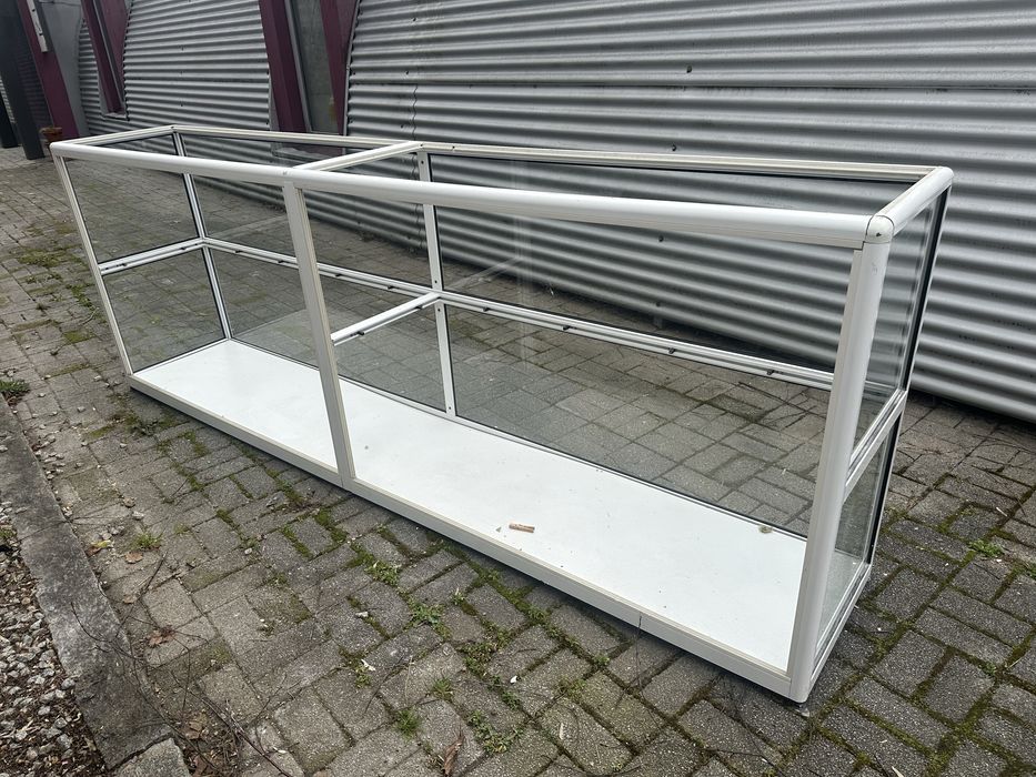 Estante/Vitrine em vidro e aluminio