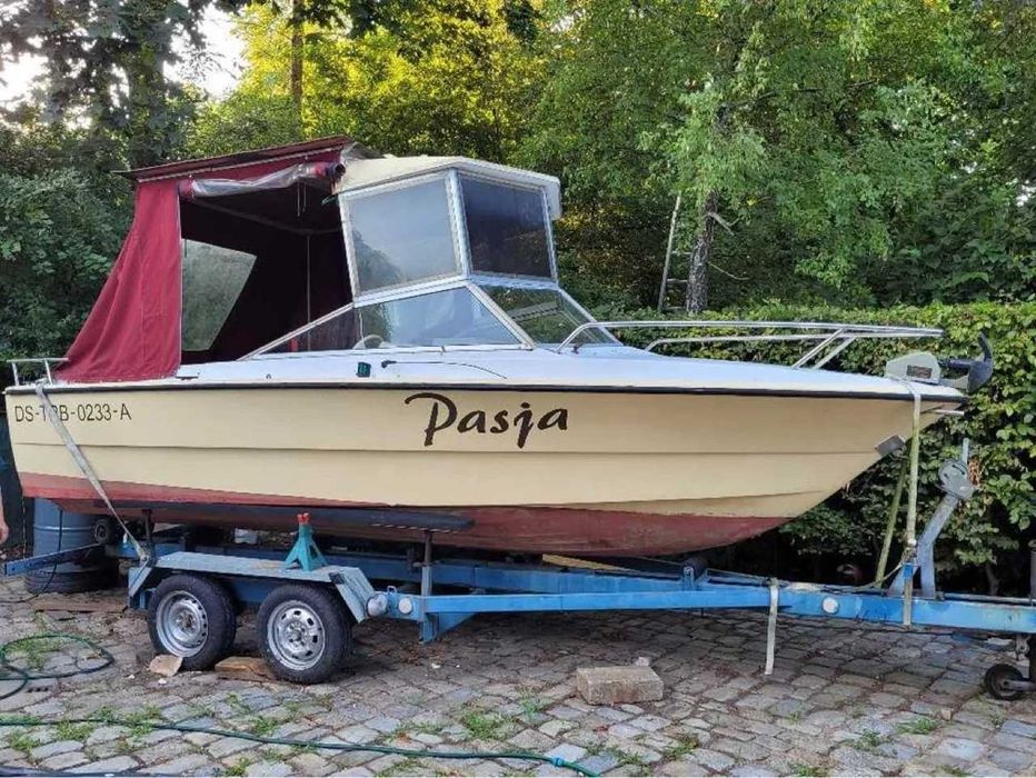 Łódź kabinowa wędkarska