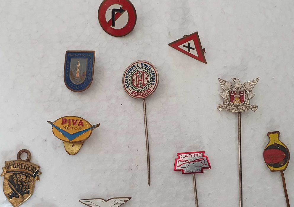 PINs / Alfinetes / Crachás / Emblemas muito antigos