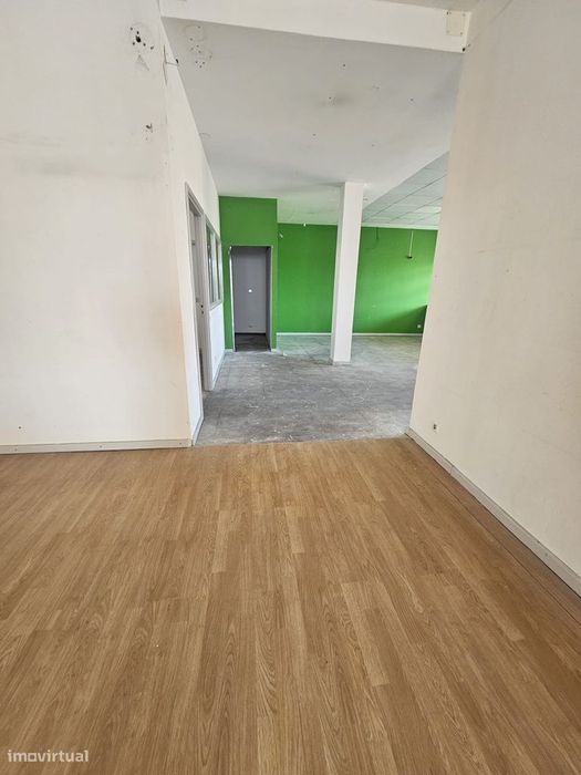 Commercial Property with Parking in Gondomar