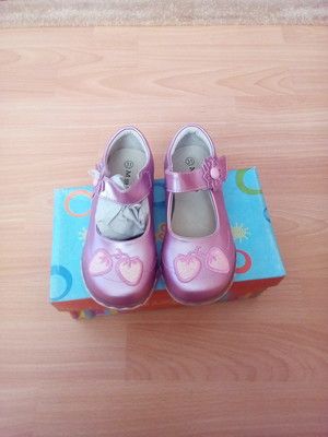 Туфельки для девочки фирмы 29р..