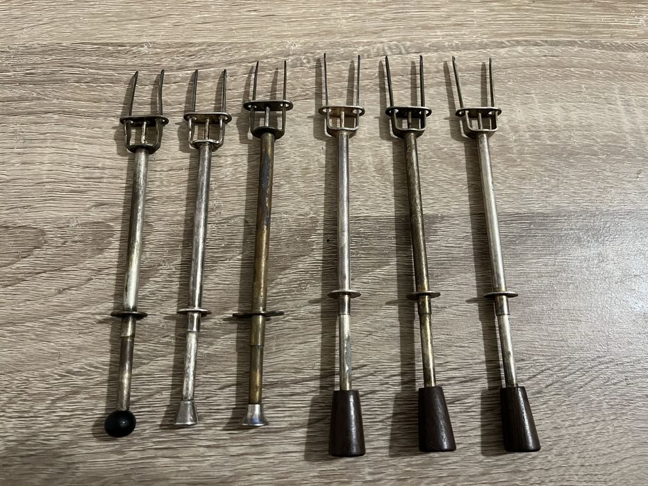 Sprężynowe widelczyki–  najprawdopodobniej srebrzony mosiądz