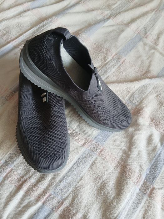 Продам мужские мокасины