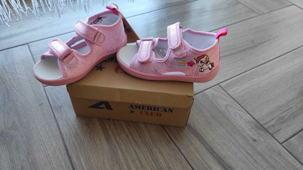 Buty domowe dla dziewczynki r.23 nowe