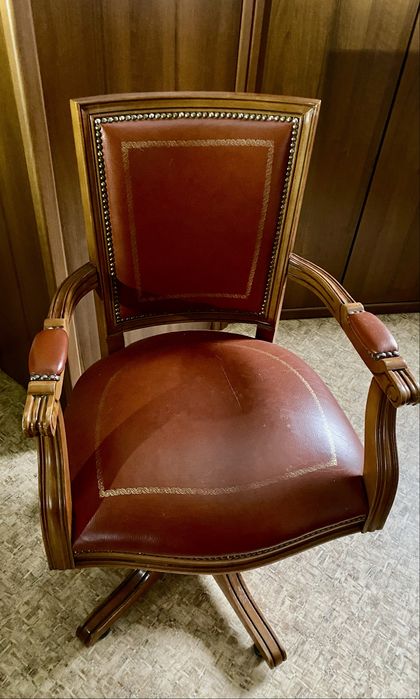 Кресло в кабинет.