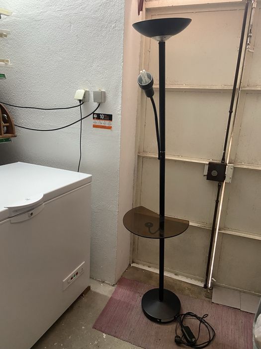 Candeeiro preto alto