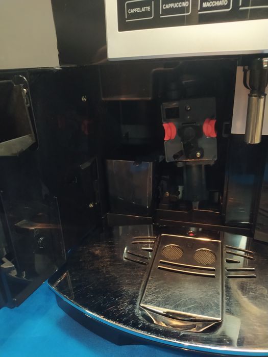 Кавоварка Delonghi perfecta touch 5600