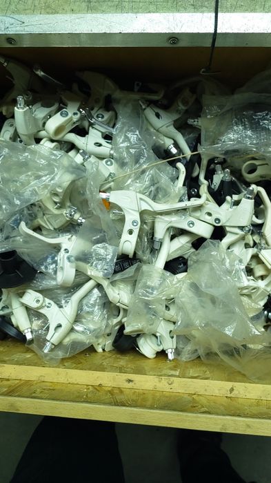 Розпродаж велозапчастин та аксесуарів