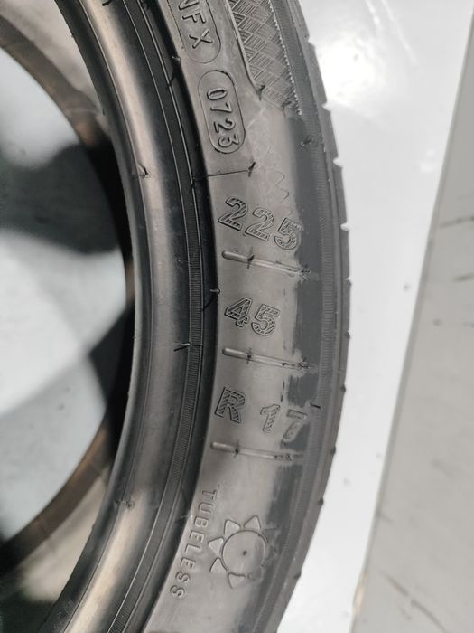 2 pneus semi novos 225-45R17 Kleber - Oferta dos Portes