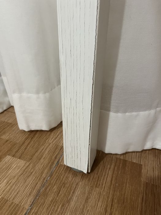 Mesa ikea extensivel com marcas de uso
