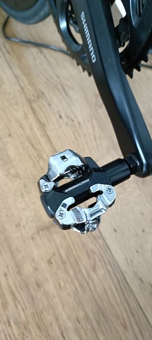 Bicicleta estrada Triban rc120 e rolo tacx Flow Smart