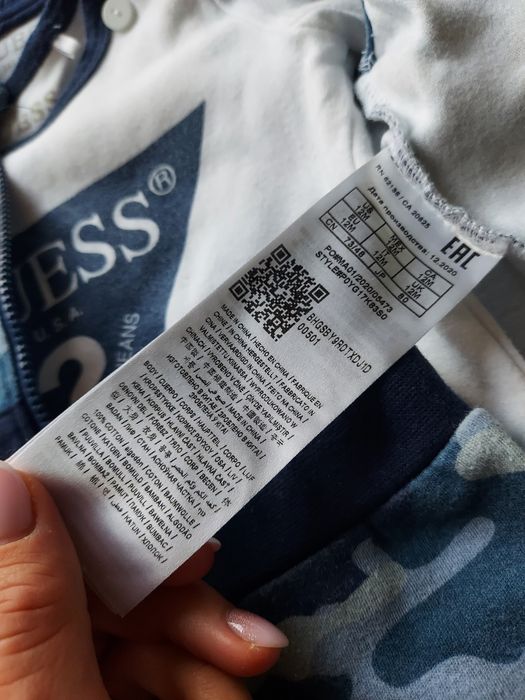 Zestaw spodnie kamizelka i body Guess rozmiar 12M