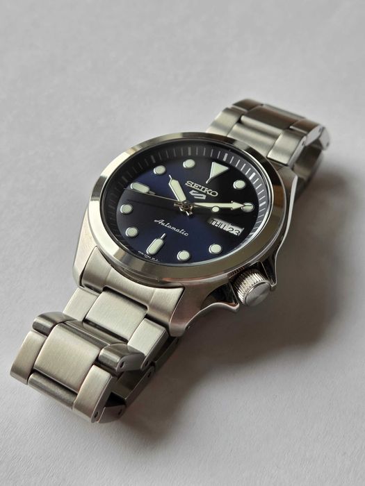 Zegarek SEIKO SRPE53K1 stan idealny/jak nowy, Gwarancja do 06.2028, granatowy, automatyczny, mechaniczny "DRESSKX" gratis druga branzoleta