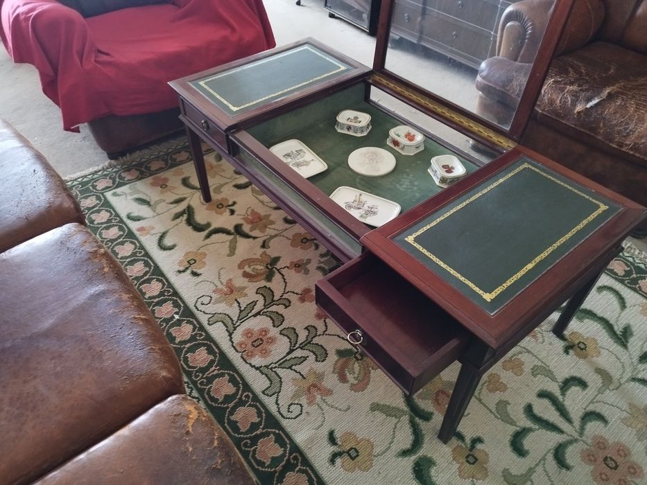 Mesa de centro em muito bom estado como novo