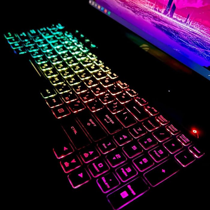 Asus ROG/IPS/120Гц/i7-8750H/16ГБ DDR4/GTX 1050Ti