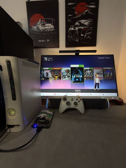 Xbox 360 Arcade branco 500GB + exploit + Aurora + 130+ jogos – nostalgia pronta a jogar