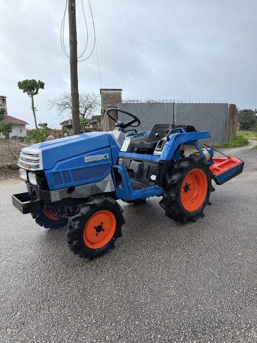 Trator Iseki 4x4 c/ Capinadeira