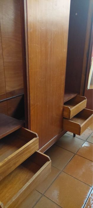 Roupeiro de 2 portas madeira escura