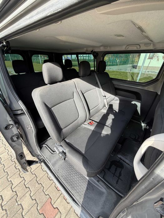 Renault Trafic 8 osób