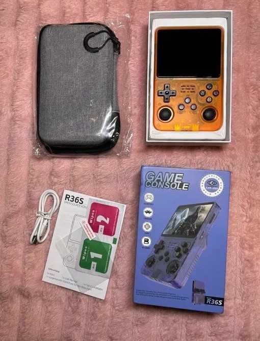 Konsola r36s z kartą 128gb i etui