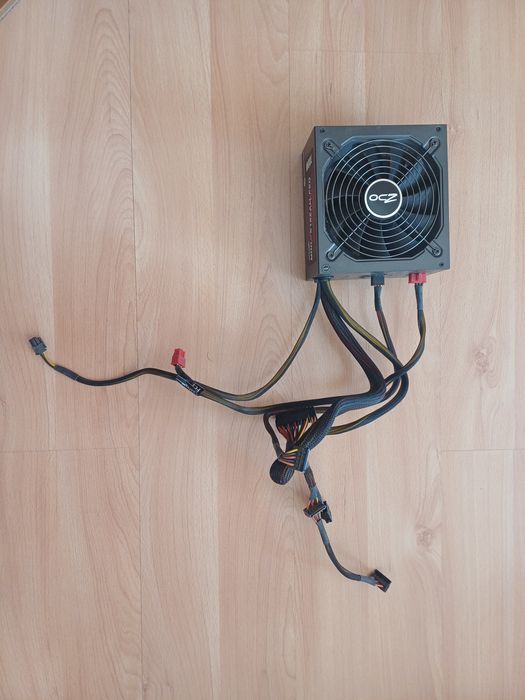 Zasilacze komputerowe OCZ 600W i 700W - 2 sztuki
