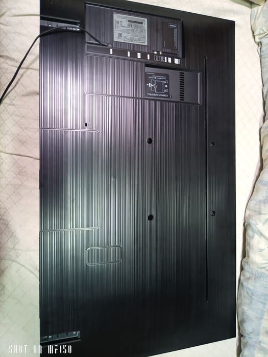 Продам телевізор Samsung smart tv 4k 43" ue43nu7090u бита матрица.